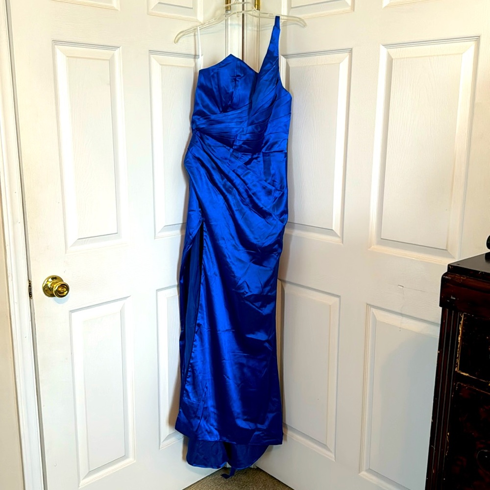 *NWOT long royal blue evening gown